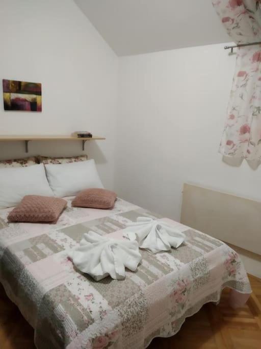 Alex Apartment Zemun Buitenkant foto